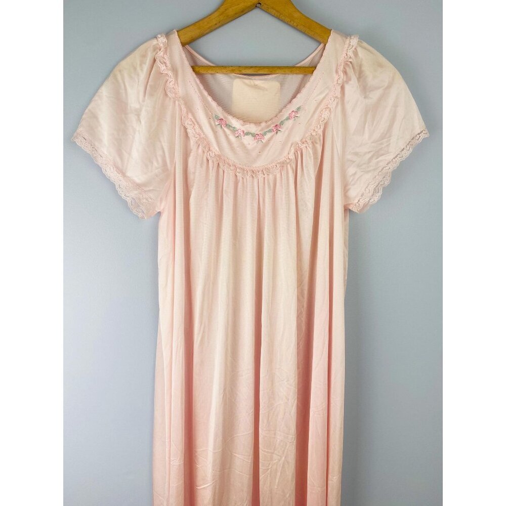 Vintage NWT Shadowline Nightgown Size S with Embroidered Detail, Light Pink
